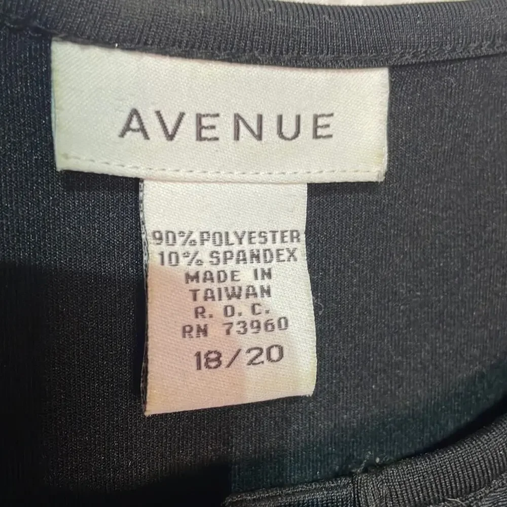 Avenue 18/20 black sleeveless ruffled front top fun buttons worn once euc